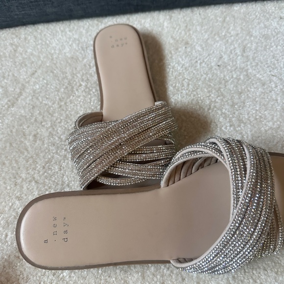 Elegant Beaded Slide Sandals - Cream - Picture 4 of 6